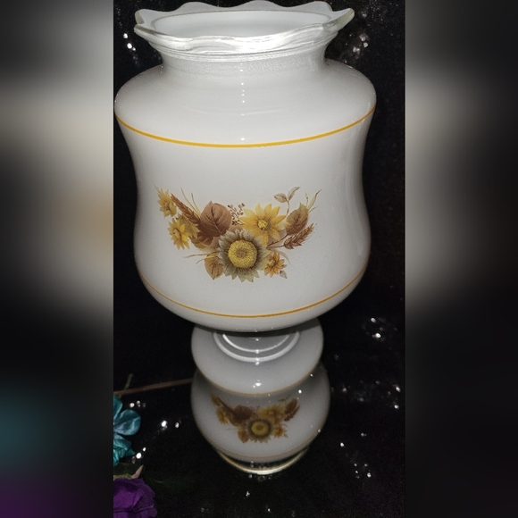 Vintage Victorian Hurricane Lamp from 1967 - Picture 4 of 8